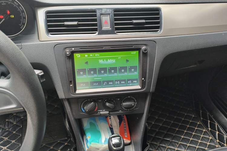 Used Skoda Rapid Spaceback 2016 Revised 1.6L Automatic Chuanxing Version Audio And AC Panel