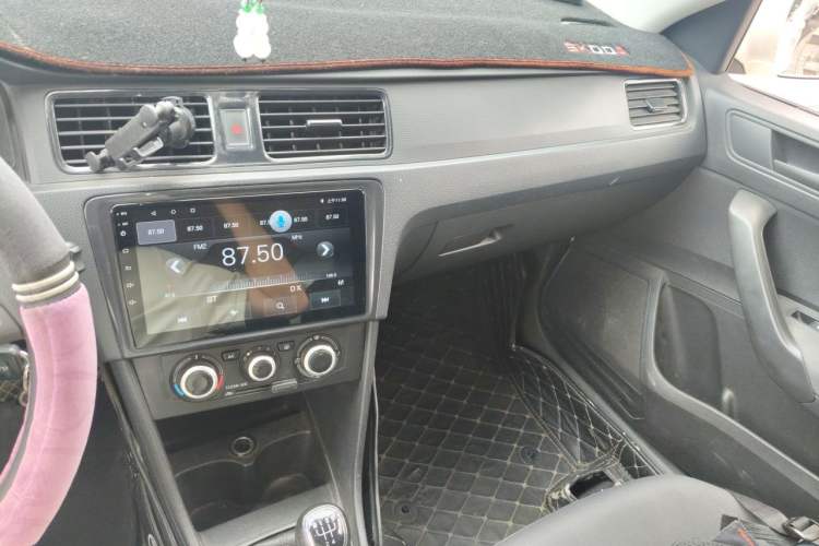 Used Skoda Rapid Spaceback 2016 Revised Version 1.6L Manual Front-Drive Edition Audio And AC Panel