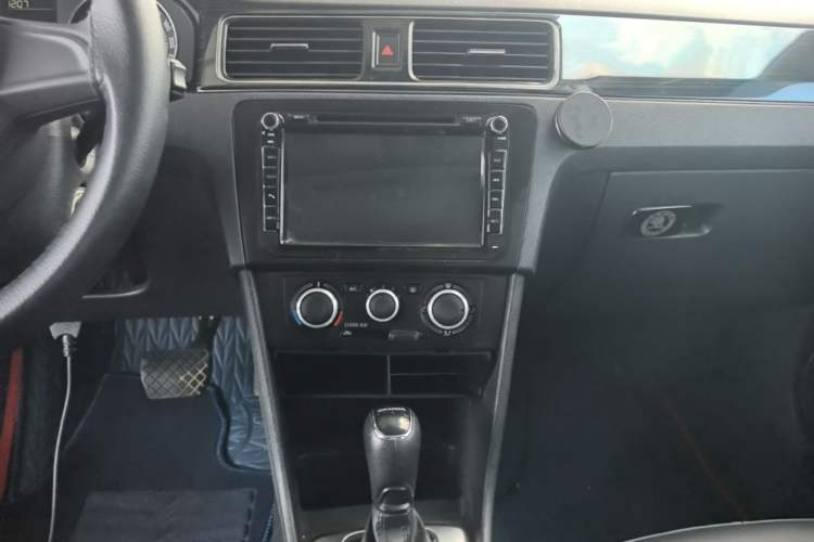 Used Skoda Rapid Spaceback 2016 Revised 1.6L Automatic Chuanxing Version Audio And AC Panel