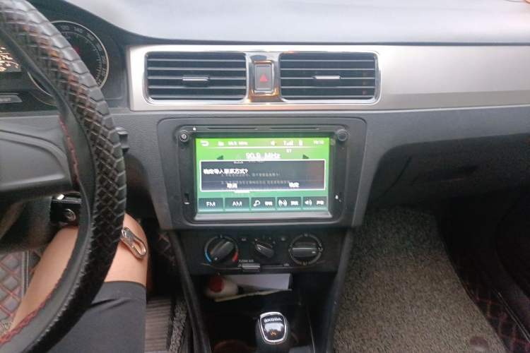Used Skoda Rapid Spaceback 2016 Revised 1.6L Automatic Chuanxing Version Audio And AC Panel