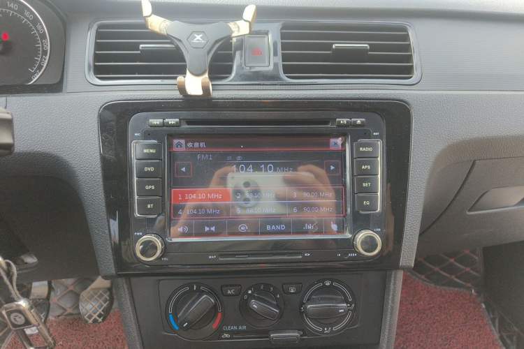Used Skoda Rapid Spaceback 2016 Revised Version 1.4L Manual Front-Drive Edition Audio And AC Panel