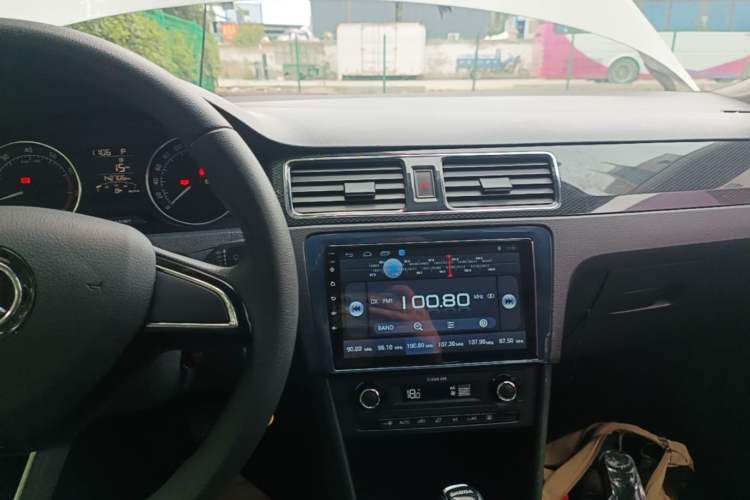 Used Skoda Rapid Spaceback 2016 1.6L Automatic Smart Drive Edition Audio And AC Panel