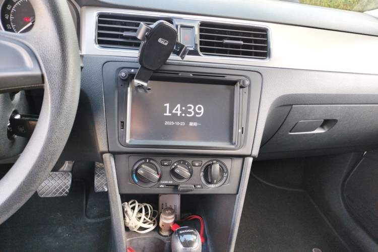 Used Skoda Rapid Spaceback 2016 Revised 1.6L Automatic Chuanxing Version Audio And AC Panel