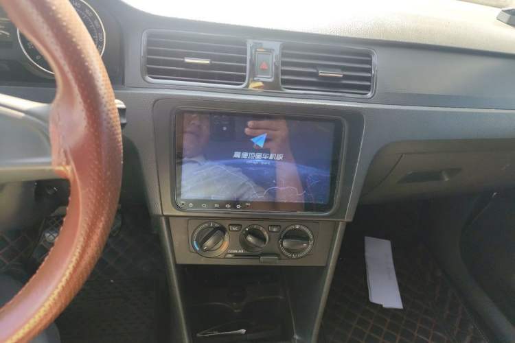 Used Skoda Rapid Spaceback 2016 Revised Version 1.4L Manual Front-Drive Edition Audio And AC Panel