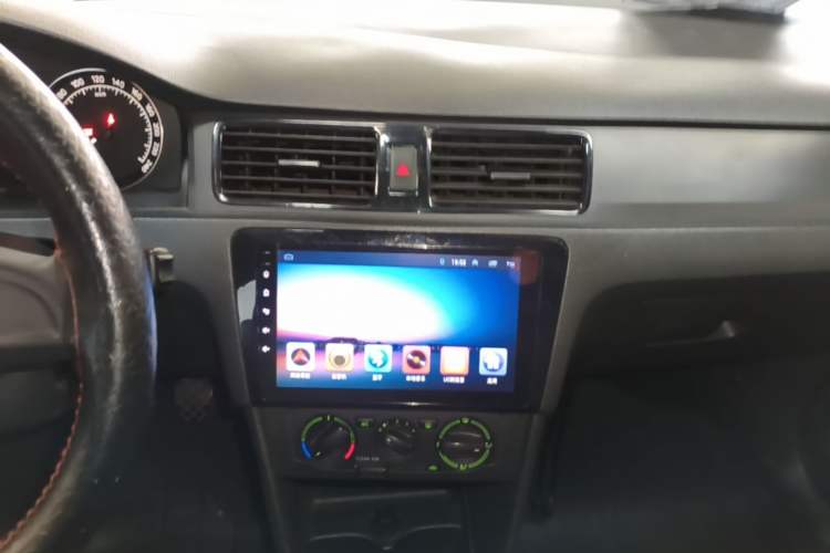 Used Skoda Rapid Spaceback 2016 Revised Version 1.6L Manual Front-Drive Edition Audio And AC Panel