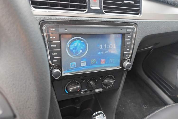 Used Skoda Rapid Spaceback 2016 Revised 1.6L Automatic Chuanxing Version Audio And AC Panel
