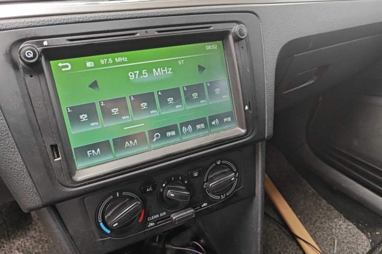 Used Skoda Rapid Spaceback 2016 Revised 1.6L Automatic Chuanxing Version Audio And AC Panel