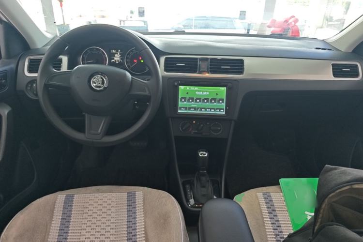 Used Skoda Rapid Spaceback 2016 Revised 1.6L Automatic Chuanxing Version Center Console