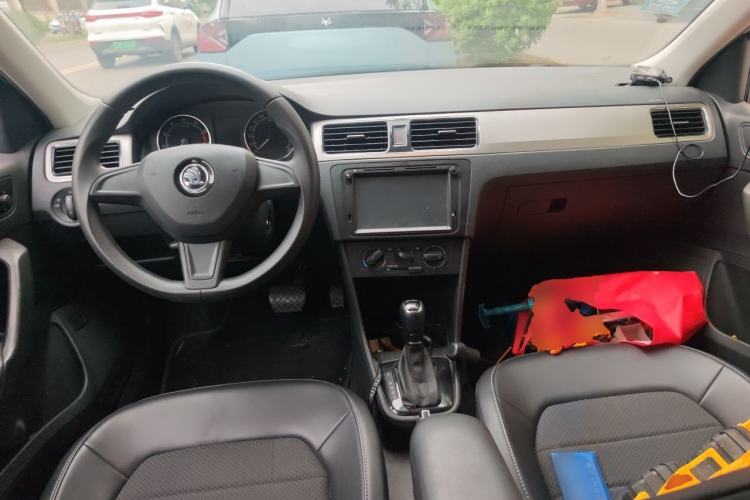 Used Skoda Rapid Spaceback 2016 Revised 1.6L Automatic Chuanxing Version Center Console