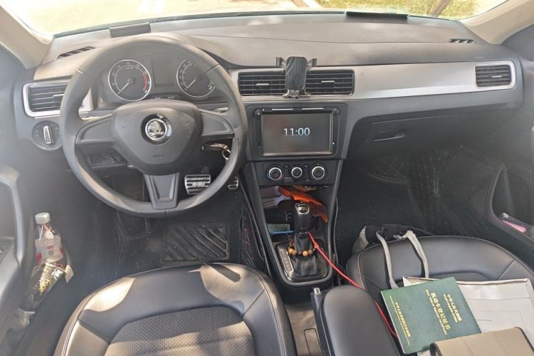 Used Skoda Rapid Spaceback 2016 Revised 1.6L Automatic Chuanxing Version Center Console