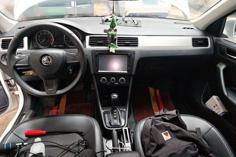 Used Skoda Rapid Spaceback 2016 Revised 1.6L Automatic Chuanxing Version Center Console