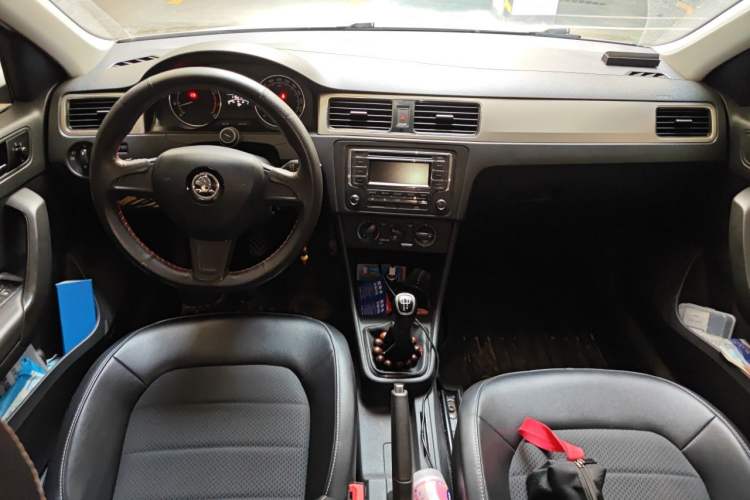 Used Skoda Rapid Spaceback 2016 Revised 1.6L Manual Chuanxing Edition Center Console
