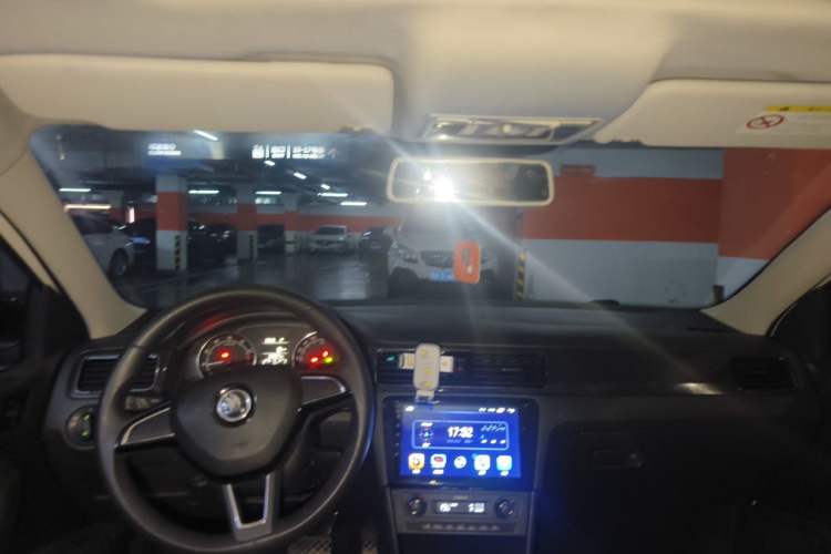 Used Skoda Rapid Spaceback 2016 Revised 1.6L Automatic Smart Drive Version Center Console