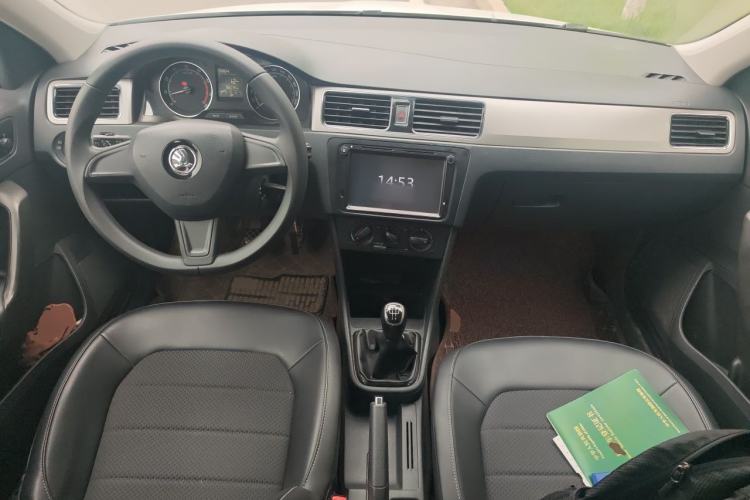 Used Skoda Rapid Spaceback 2016 Revised 1.6L Manual Chuanxing Edition Center Console