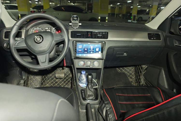 Used Skoda Rapid Spaceback 2016 1.6L Automatic Chuanxing Edition Center Console