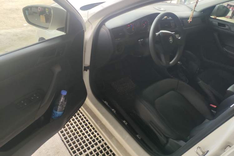 Used Skoda Rapid Spaceback 2016 1.6L Automatic Front-Wheel Drive Model Driver Seat