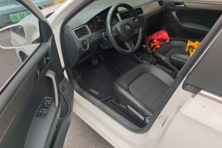 Used Skoda Rapid Spaceback 2016 Revised 1.6L Automatic Chuanxing Version Driver Seat