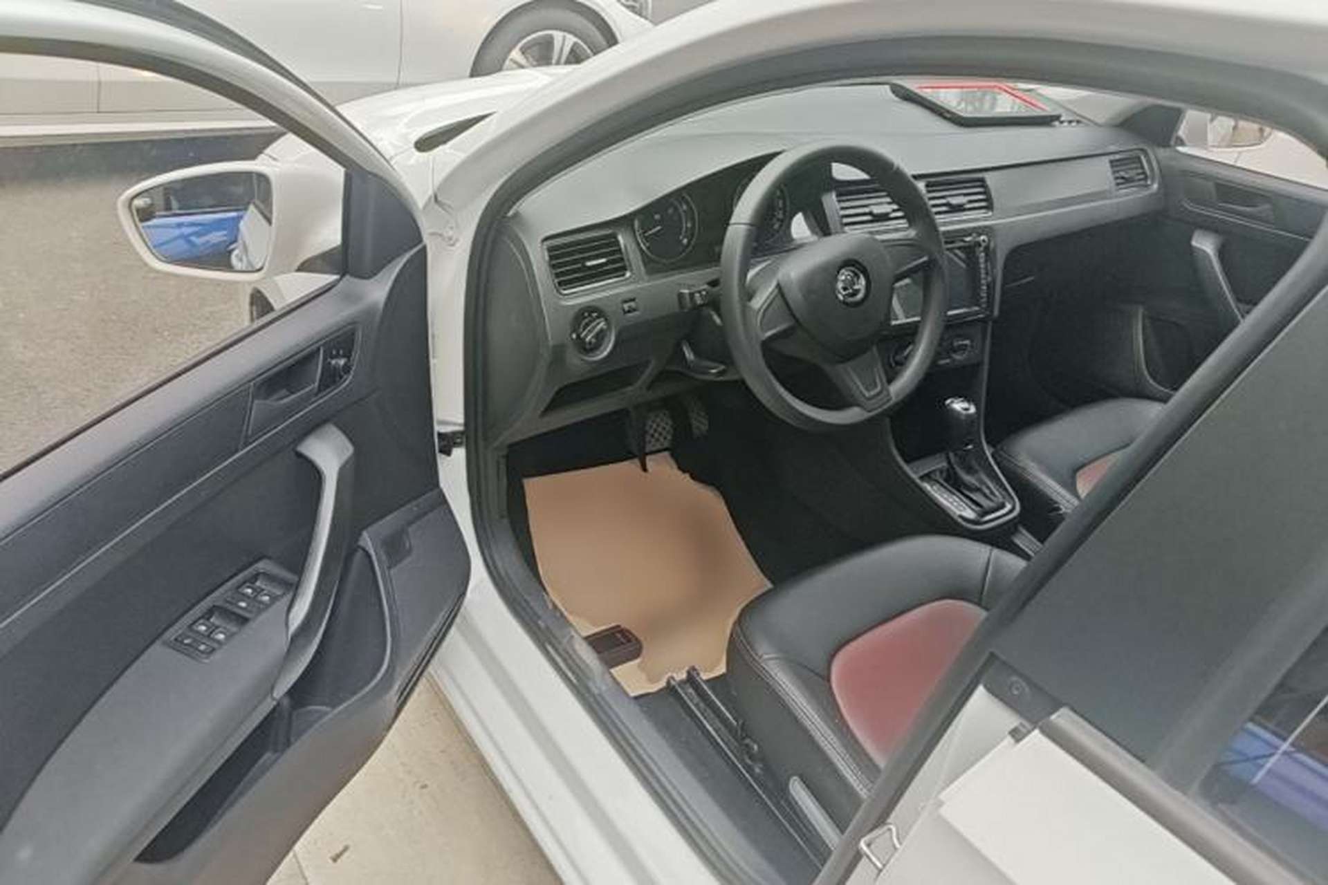 Used Skoda Rapid Spaceback 2016 Revised Version 1.6L Automatic Front-Drive Edition Driver Seat
