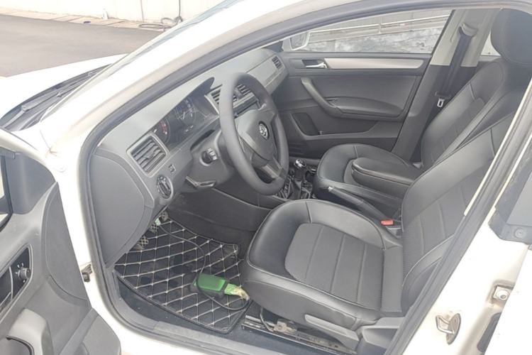 Used Skoda Rapid Spaceback 2016 Revised 1.6L Manual Chuanxing Edition Driver Seat