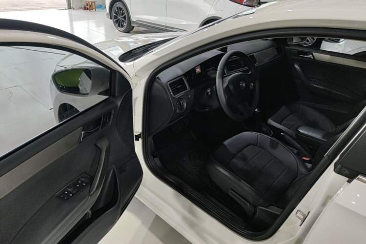 Used Skoda Rapid Spaceback 2016 Revised 1.6L Automatic Chuanxing Version Driver Seat