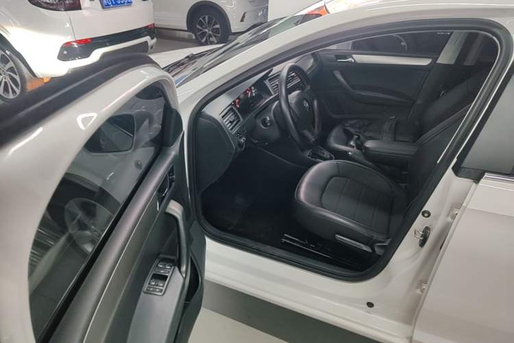 Used Skoda Rapid Spaceback 2016 Revised 1.6L Automatic Chuanxing Version Driver Seat