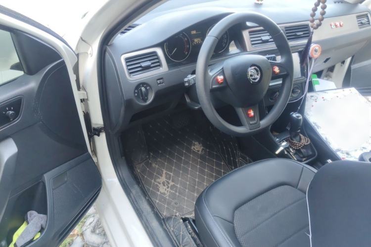 Used Skoda Rapid Spaceback 2016 Revised 1.6L Automatic Chuanxing Version Driver Seat