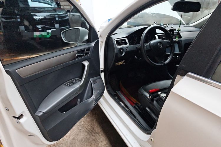 Used Skoda Rapid Spaceback 2016 Revised 1.6L Automatic Chuanxing Version Driver Seat