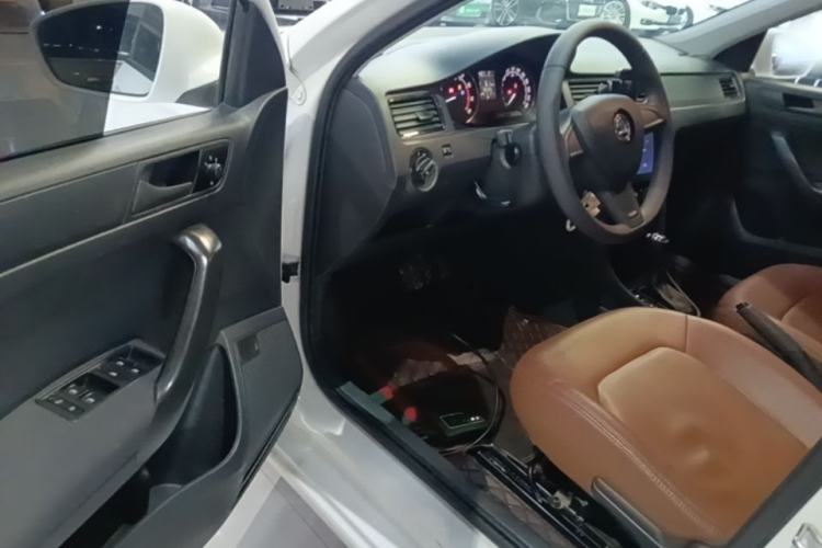 Used Skoda Rapid Spaceback 2016 Revised Version 1.6L Automatic Front-Drive Edition Driver Seat