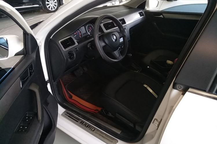 Used Skoda Rapid Spaceback 2016 Revised 1.6L Automatic Chuanxing Version Driver Seat