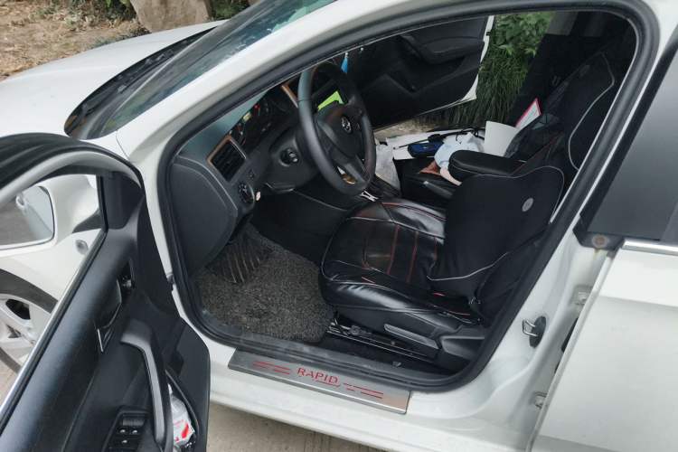 Used Skoda Rapid Spaceback 2016 Revised 1.6L Automatic Chuanxing Version Driver Seat