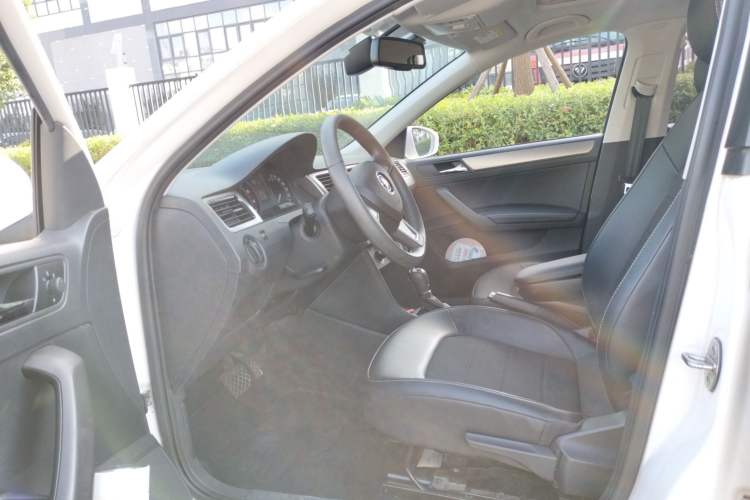 Used Skoda Rapid Spaceback 2016 Revised 1.6L Automatic Chuanxing Version Driver Seat