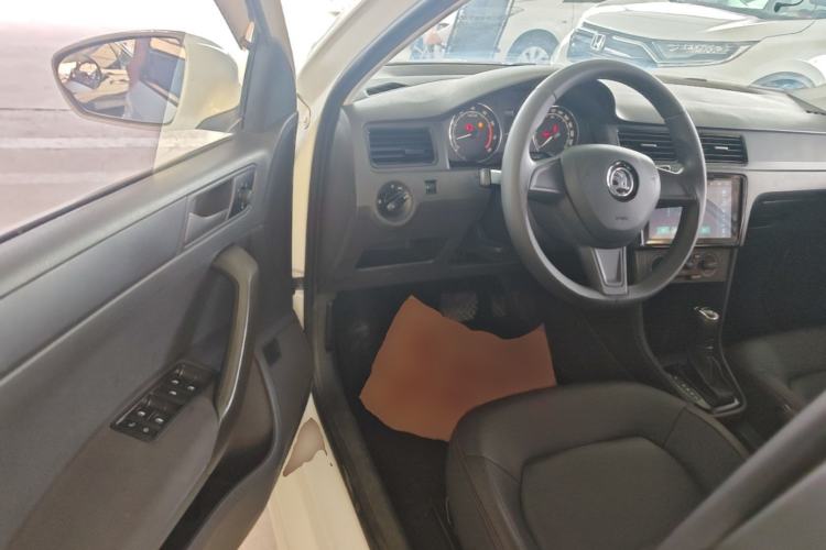 Used Skoda Rapid Spaceback 2016 Revised Version 1.6L Automatic Front-Drive Edition Driver Seat