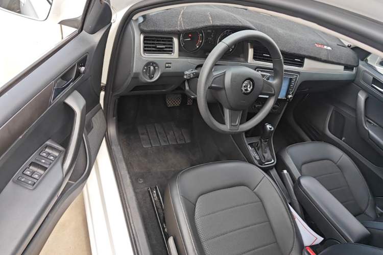 Used Skoda Rapid Spaceback 2016 Revised 1.6L Automatic Chuanxing Version Driver Seat