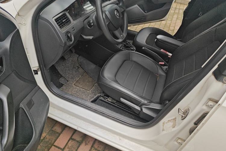 Used Skoda Rapid Spaceback 2016 Revised 1.6L Automatic Chuanxing Version Driver Seat