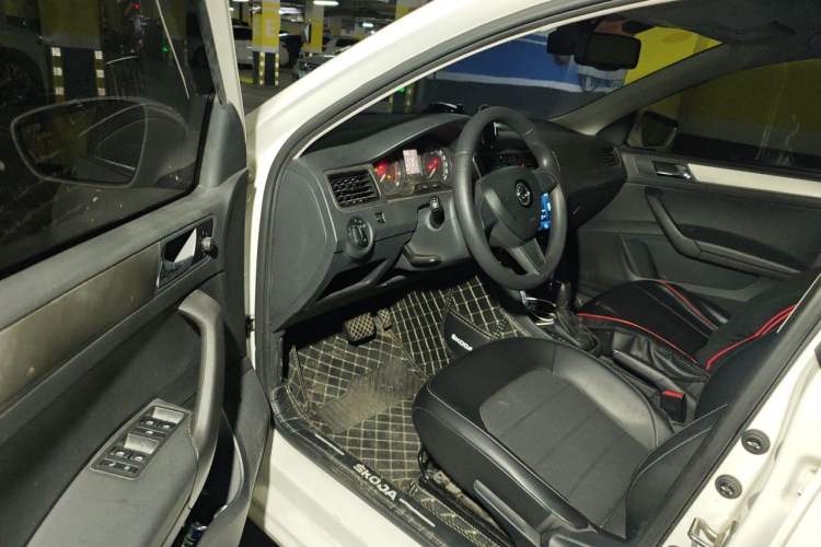 Used Skoda Rapid Spaceback 2016 1.6L Automatic Chuanxing Edition Driver Seat