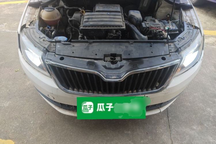 Used Skoda Rapid Spaceback 2016 Revised Version 1.6L Manual Front-Drive Edition Engine Bay