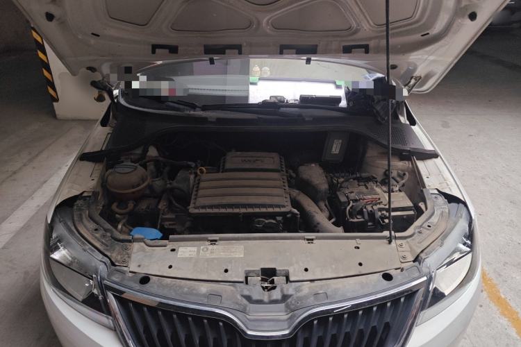 Used Skoda Rapid Spaceback 2016 Revised Version 1.6L Automatic Front-Drive Edition Engine Bay