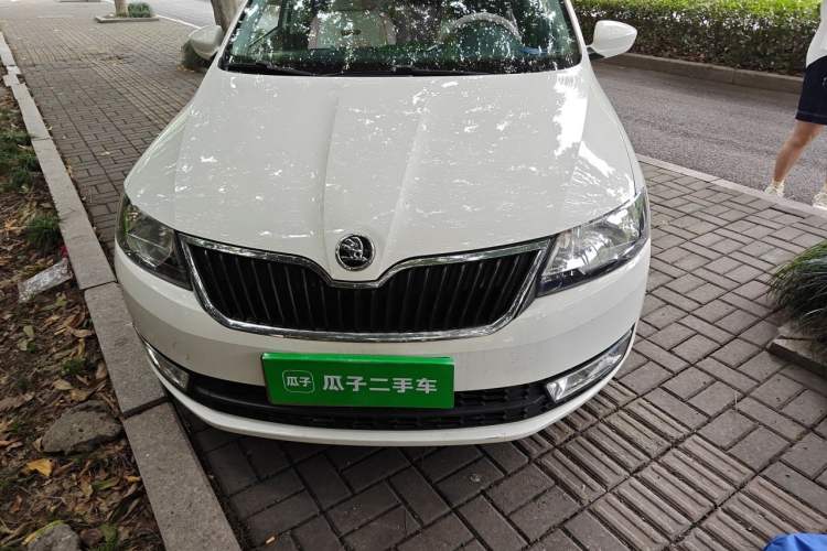 Used Skoda Rapid Spaceback 2016 Revised 1.6L Automatic Chuanxing Version Engine Bay