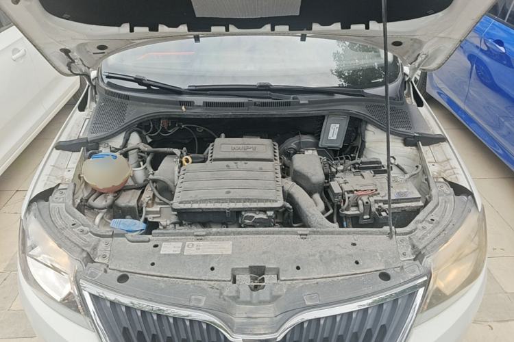 Used Skoda Rapid Spaceback 2016 Revised Version 1.6L Automatic Front-Drive Edition Engine Bay