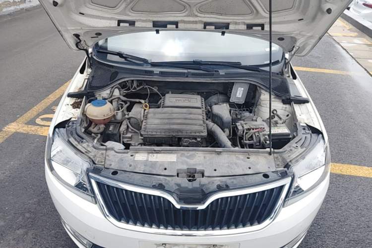 Used Skoda Rapid Spaceback 2016 Revised 1.6L Manual Chuanxing Edition Engine Bay
