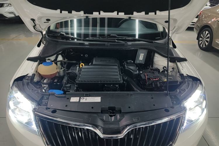 Used Skoda Rapid Spaceback 2016 Revised 1.6L Automatic Chuanxing Version Engine Bay