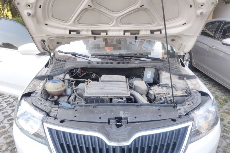 Used Skoda Rapid Spaceback 2016 Revised 1.6L Automatic Chuanxing Version Engine Bay