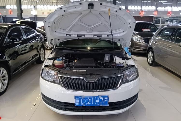 Used Skoda Rapid Spaceback 2016 Revised Version 1.6L Automatic Front-Drive Edition Engine Bay