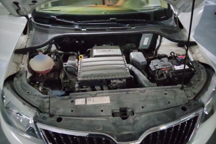 Used Skoda Rapid Spaceback 2016 Revised 1.6L Automatic Chuanxing Version Engine Bay