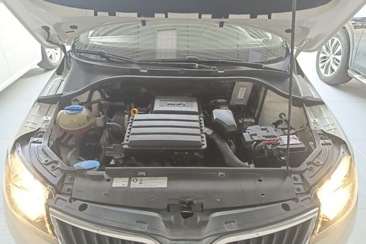 Used Skoda Rapid Spaceback 2016 Revised Version 1.6L Manual Front-Drive Edition Engine Bay