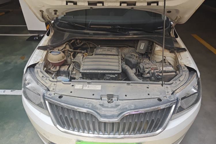 Used Skoda Rapid Spaceback 2016 Revised 1.6L Manual Chuanxing Edition Engine Bay