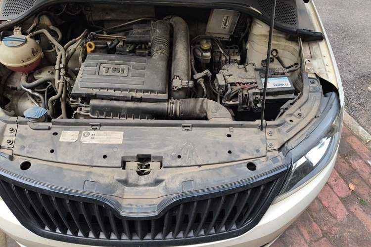 Used Skoda Rapid Spaceback 2016 Facelifted TSI230 DSG Smart Drive Version Engine Bay Left