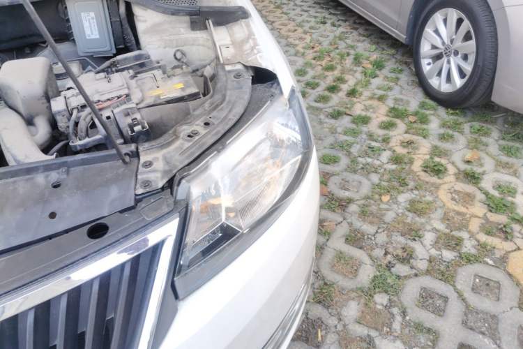 Used Skoda Rapid Spaceback 2016 Revised 1.6L Automatic Chuanxing Version Engine Bay Left