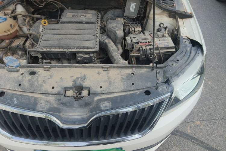 Used Skoda Rapid Spaceback 2016 Revised Version 1.4L Manual Front-Drive Edition Engine Bay Left