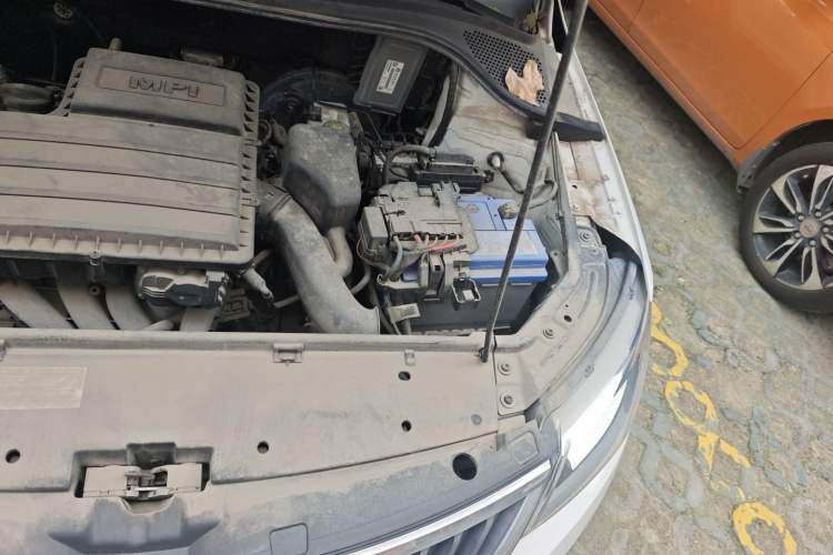 Used Skoda Rapid Spaceback 2016 Revised Version 1.6L Automatic Front-Drive Edition Engine Bay Left